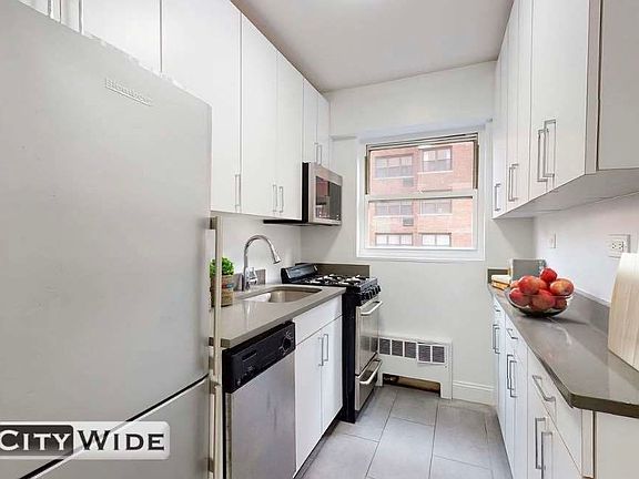 5th image of 165 E 35th St #6R