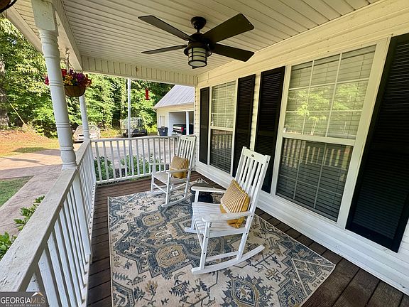 5th image of 202 Commodore Dr NW