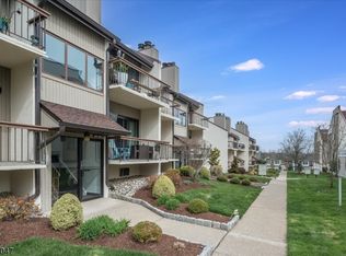 207 W Ridge Mews Wood, Wood Ridge, NJ 07075