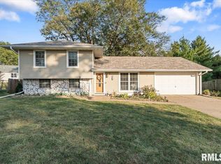 5803 Fillmore Ln, Davenport, IA 52806