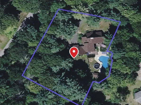 15 Stonebridge Rd, Queensbury, NY 12804
