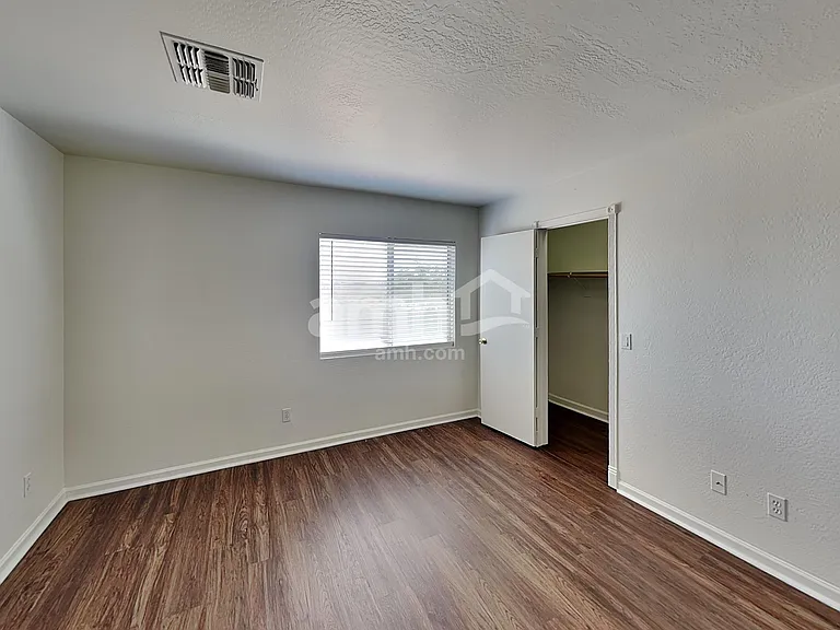 11801 N Olive St — Photo 9