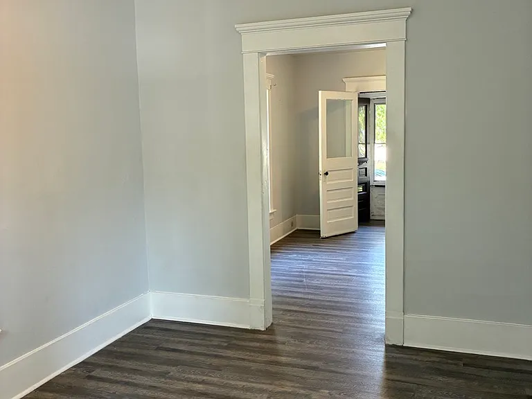 2212 Myrtle St — Photo 5
