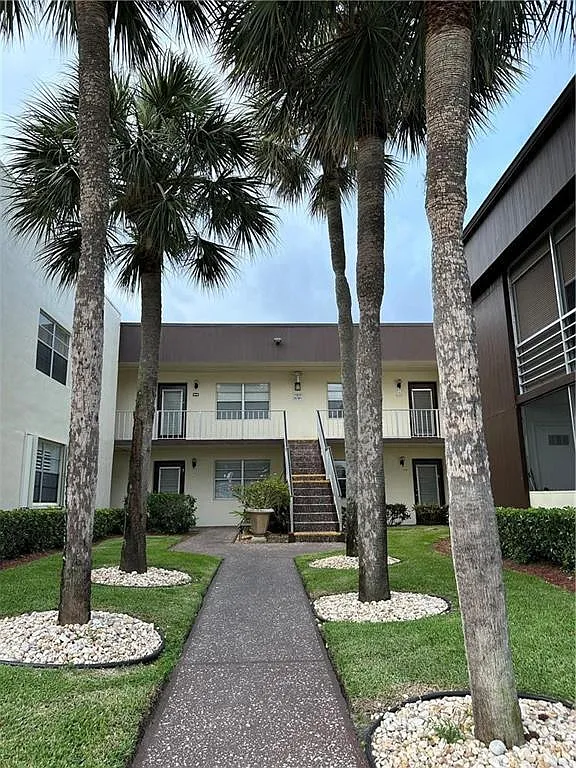 1 bed, 1.5 bath, 760 sqft, $1,700 — Photo 1