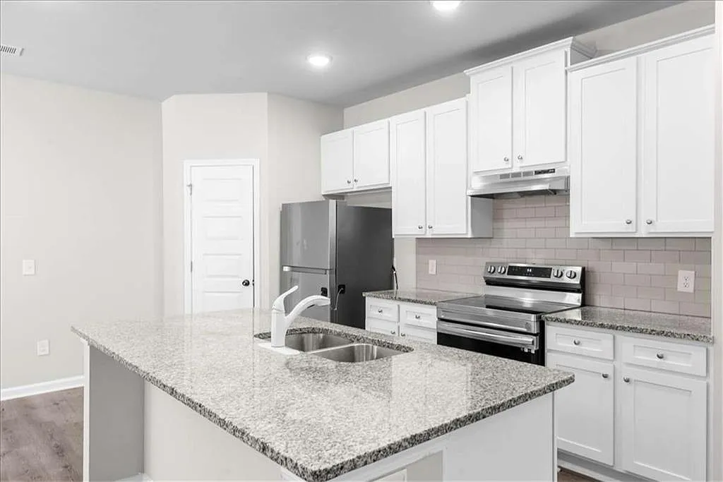 4 bed, 2.5 bath, 1900 sqft, $1,945 — Photo 3