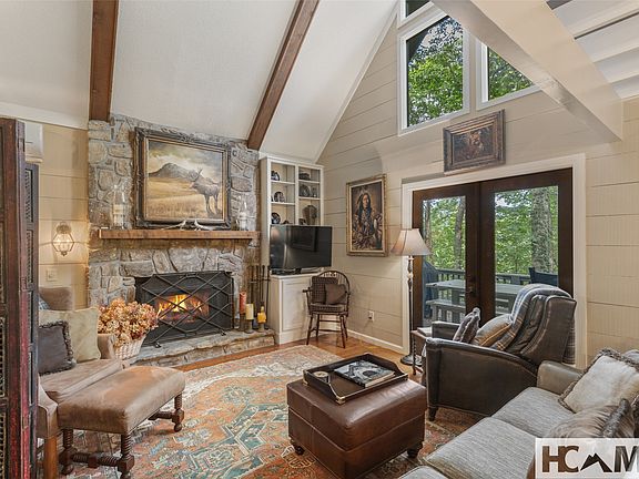 3rd image of 180 Wyanoak Road