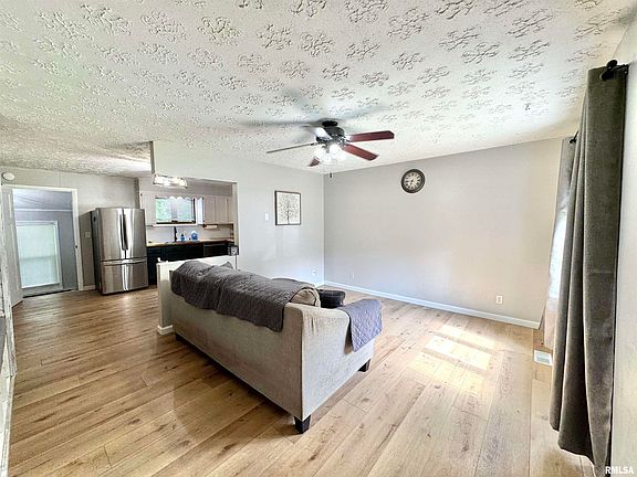 5th image of 302 S Sims St