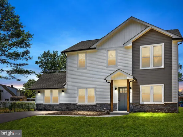 101 Plumbridge Dr, Levittown, PA 19056