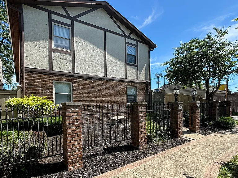 526 Forest St — Photo 21