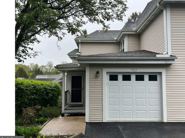 903 Country Place Dr, Lancaster, PA 17601