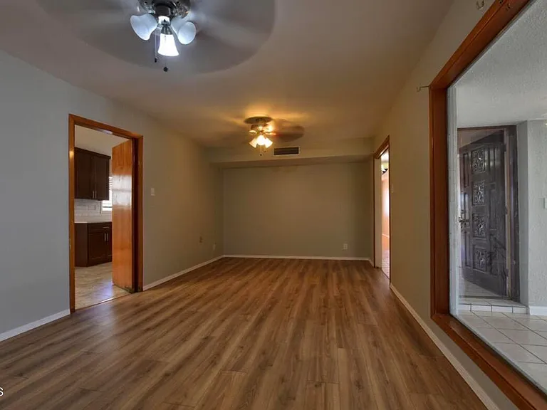 4700 Louisiana St — Photo 35