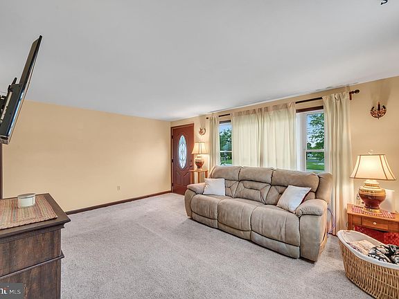 3rd image of 299 Berlin Rd