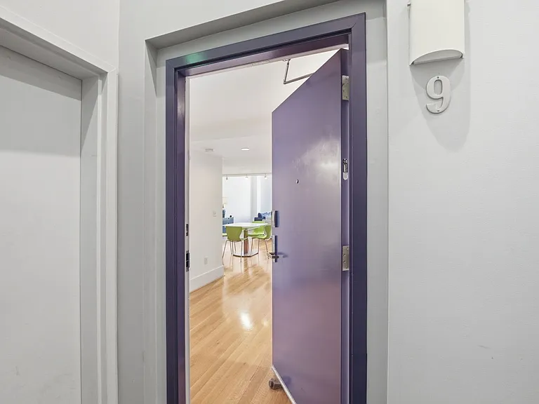 520 6th St #9 — Photo 22