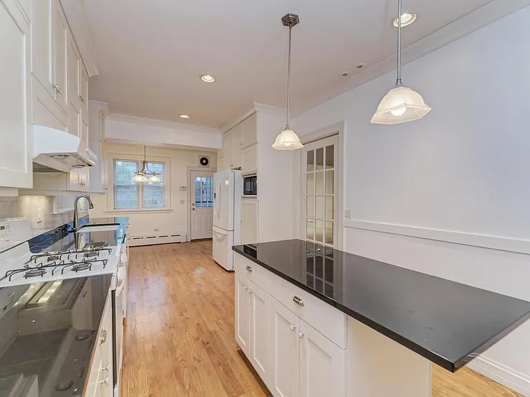 6833 S Cregier Ave — Photo 12