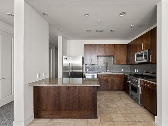 4th image of 3100 W 7th St W #719