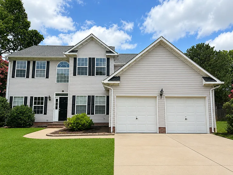 445 Chandler Dr — Photo 1