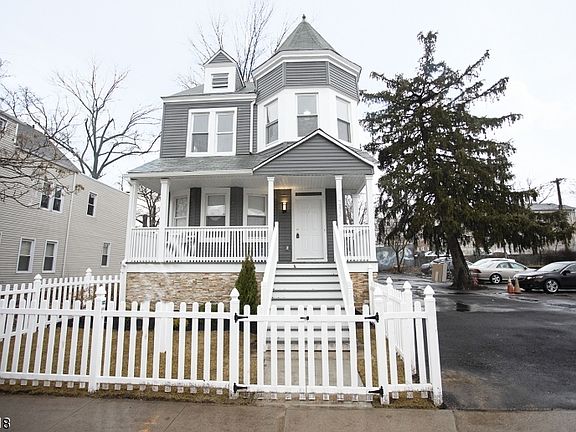 2nd image of 283 Sanford St