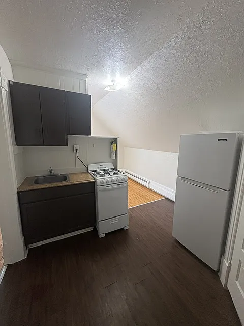 Studio, 300 sqft, $850 — Photo 3