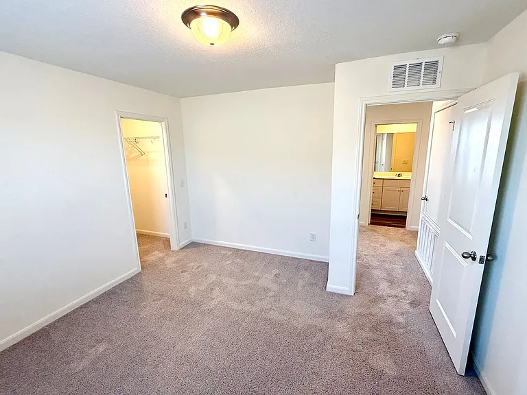 12823 Cygnus — Photo 22