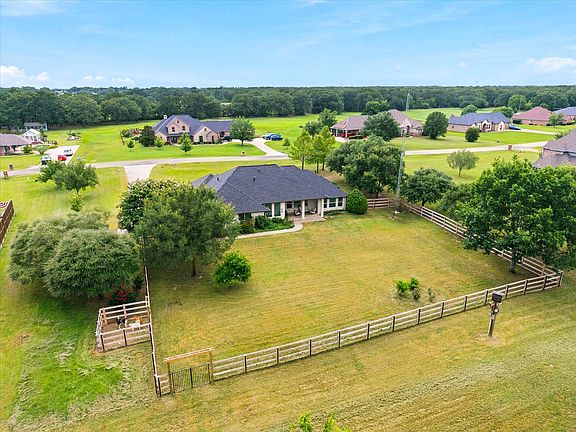 4th image of 4069 Tracy Ln