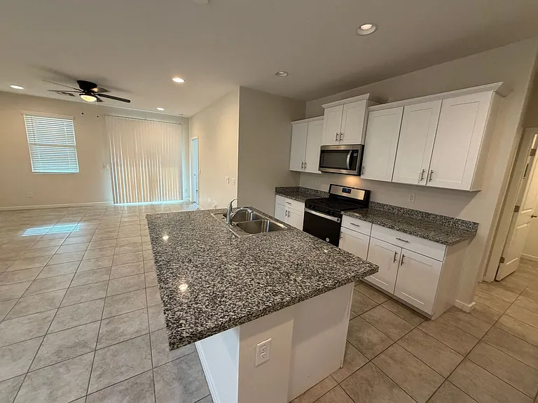 36987 N Sidewinder Dr — Photo 5