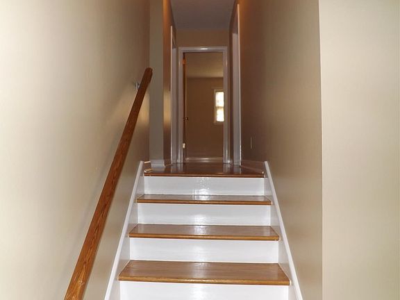5th image of 422 Curtis Dr SE