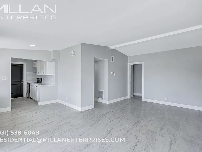 325 Capri Boulevard — Photo 28