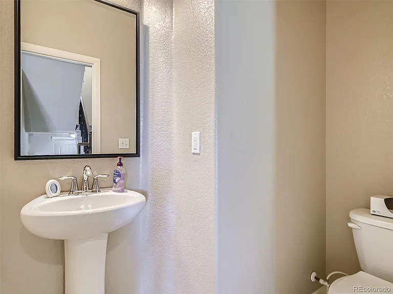 1000 Elmhurst Dr #C — Photo 13