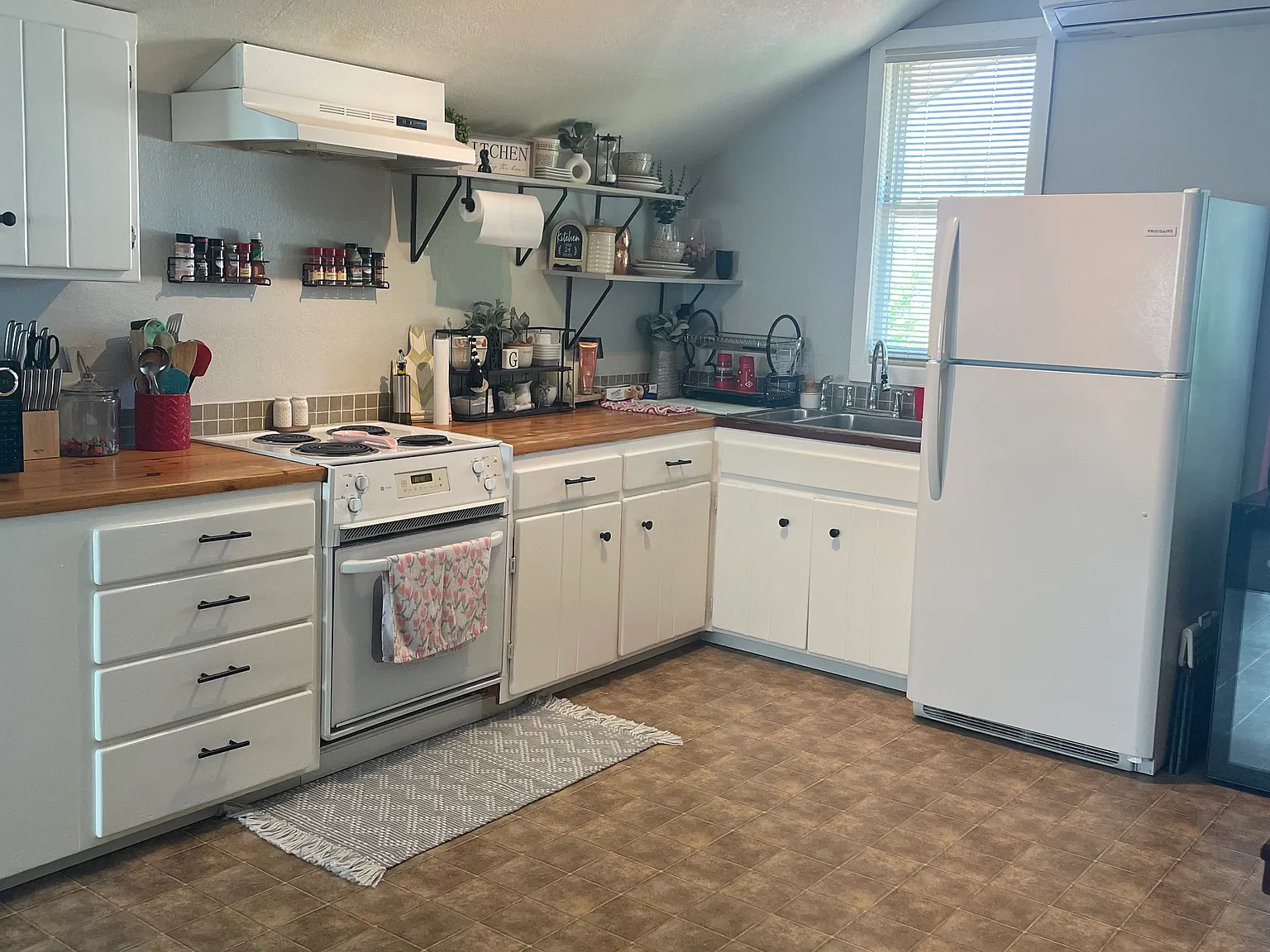 2 bed, 800 sqft, $1,700 — Photo 1