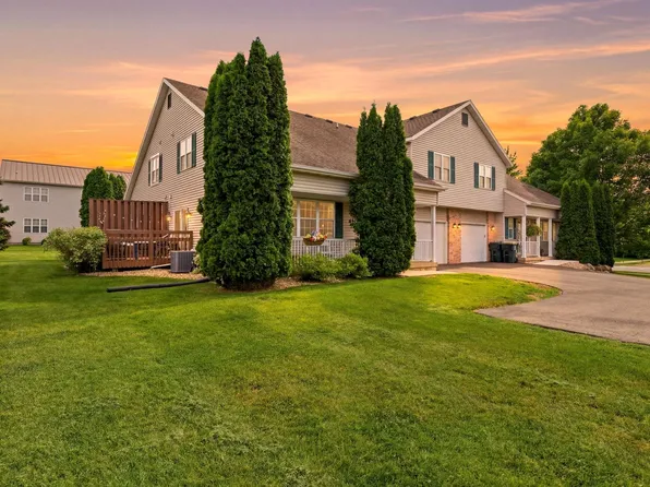 1183 Homestead Dr, Sun Prairie, WI 53590