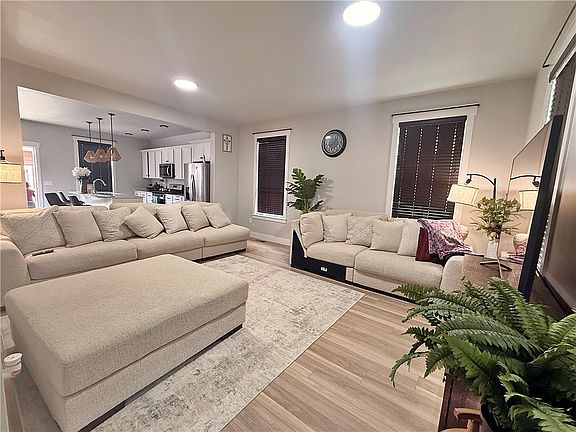 4th image of 1686 Saint George Blvd