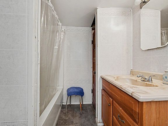 3rd image of 239 Morphew Rd