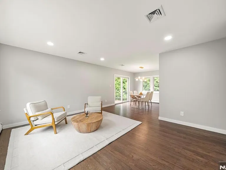 41 Monument Pl — Photo 4