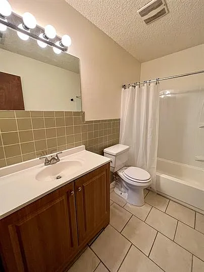 2106 N Campus Dr #2 — Photo 13