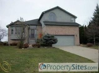39092 Rivercrest Ave, Harrison Township, MI 48045