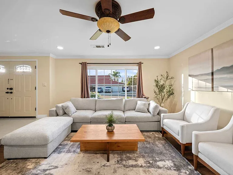 416 Camaritas Dr — Photo 23