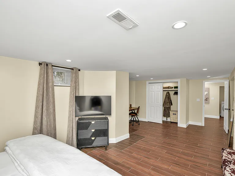 10 Pierce Ave #1 — Photo 28
