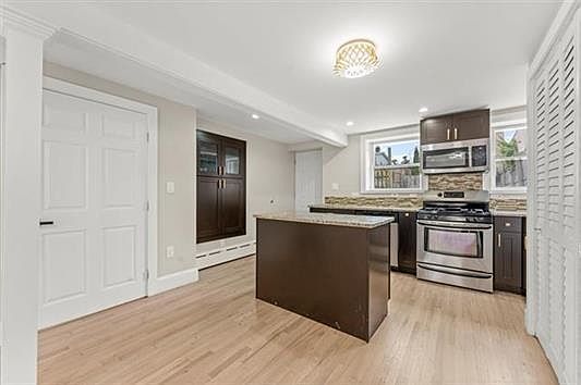 4th image of 369 Webster Ave
