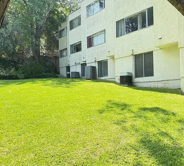 3030 Waverly Dr #11 — Photo 3