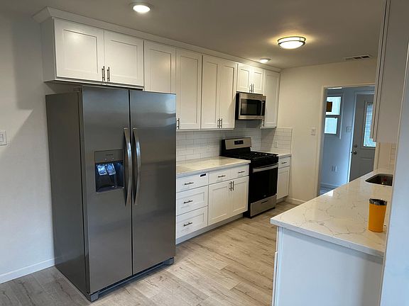 3rd image of 1054 Eugene Ave