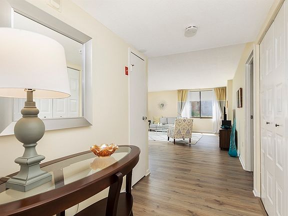 2nd image of 404 Paradise Rd APT 1C