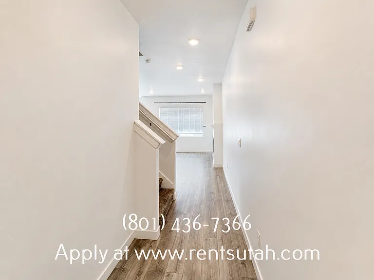 647 W Raintree Ln — Photo 2