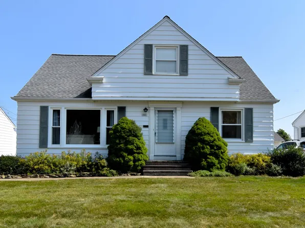 1661 Mayfair Blvd, Mayfield Heights, OH 44124