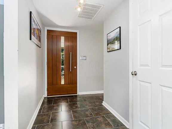 4th image of 256 Melbourne Pl