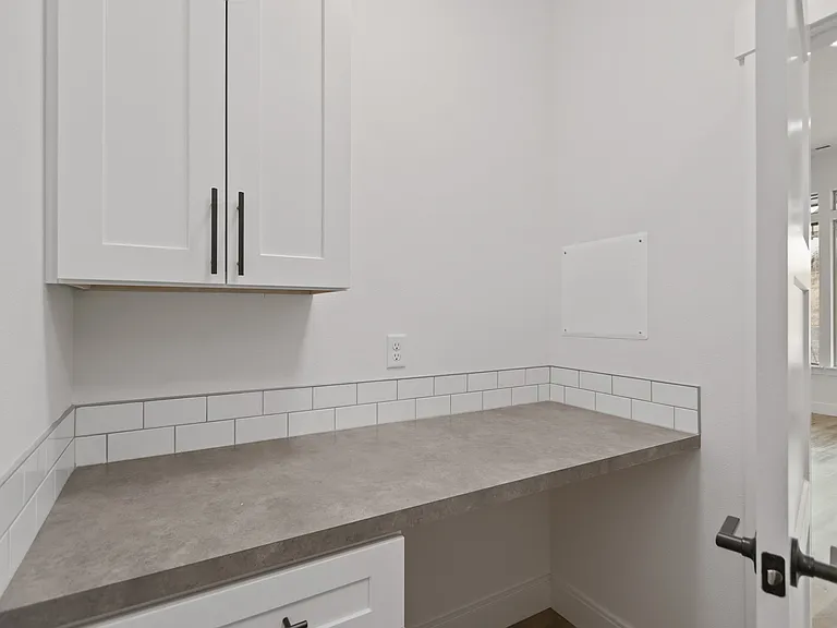 16501 N Columbus Dr — Photo 22