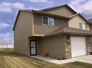 1628 Nicklaus Dr, Aberdeen, SD 57401