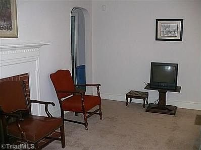 2nd image of 1204 Valleyview St
