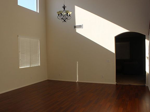 3rd image of 41266 W Thornberry Ln