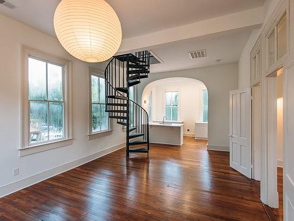 When walking into the house, the open floor plan and natural lighting are instantly noticed.