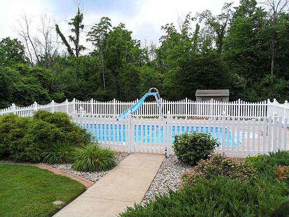 3rd image of 2465 Crestwood Dr